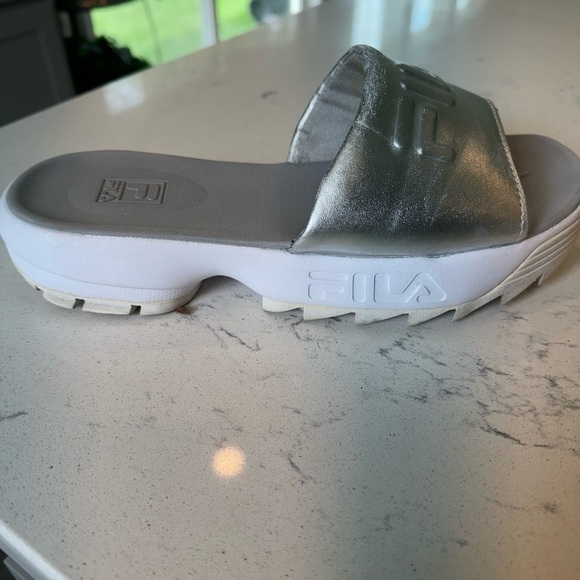 Gently used Fila Women’s disruptor sandal size 9 metallic silver and white. - Picture 2 of 4